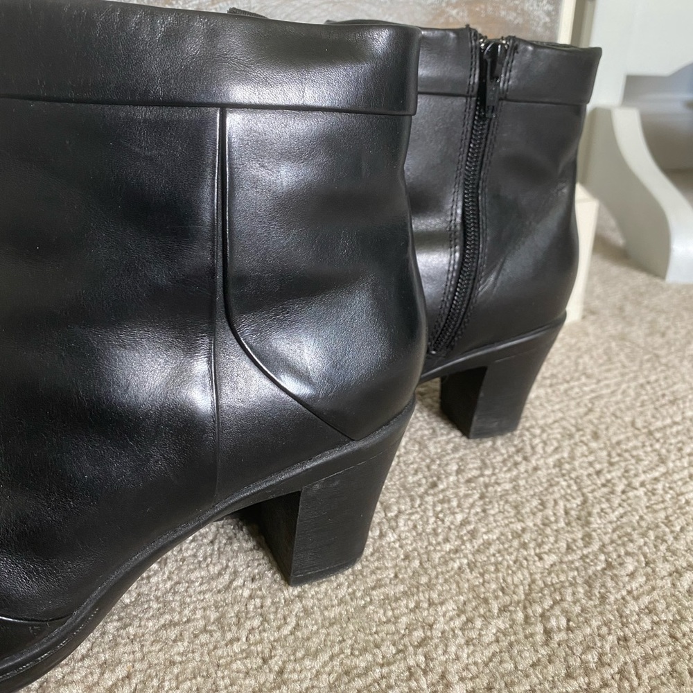Clarks Black Low Boots - Picture 5 of 6